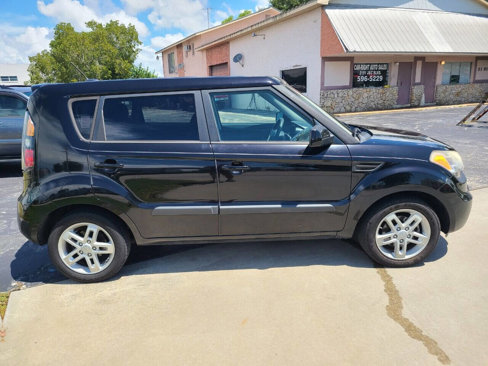 Used 2011 Kia Soul + image 4