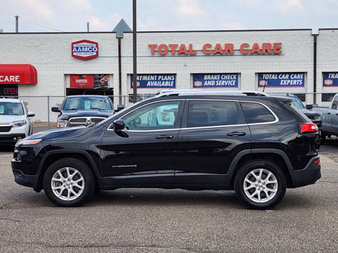 Used 2018 Jeep Cherokee Latitude Plus w/ Comfort/Convenience Group image 2