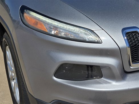Used 2016 Jeep Cherokee Latitude w/ Safety/Convenience Group image 28