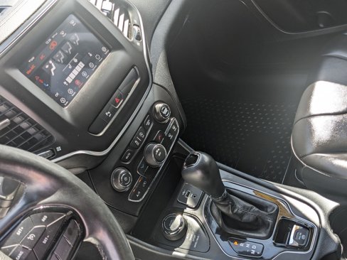 Used 2019 Jeep Cherokee Latitude Plus image 15
