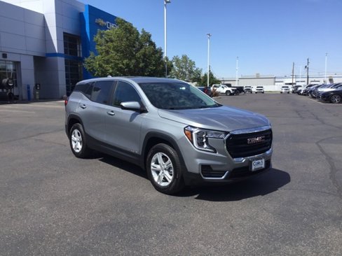Used 2024 GMC Terrain SLE image 1