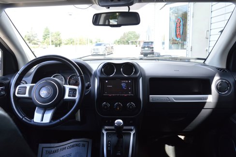 Used 2017 Jeep Compass Latitude image 30