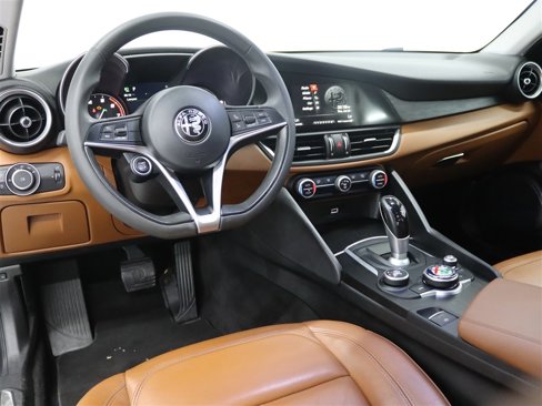 Used 2017 Alfa Romeo Giulia AWD image 7