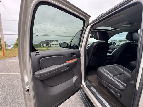 Used 2007 Chevrolet Suburban LTZ w/ LTZ Preferred Equipment Group image 15