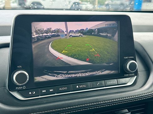 Used 2024 Nissan Rogue S image 14