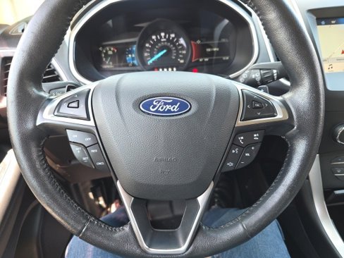 Used 2019 Ford Edge SEL image 17
