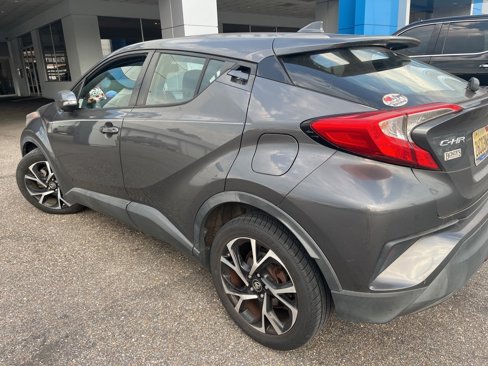 Used 2018 Toyota C-HR XLE image 3
