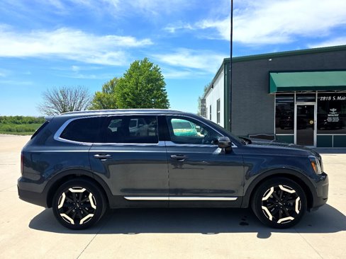 Used 2023 Kia Telluride EX image 10