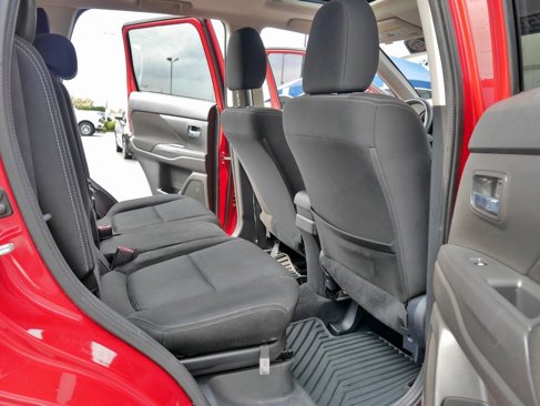 Used 2017 Mitsubishi Outlander SE image 11