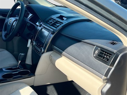 Used 2014 Toyota Camry LE image 25