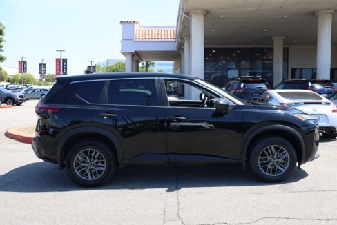 Used 2023 Nissan Rogue S image 3