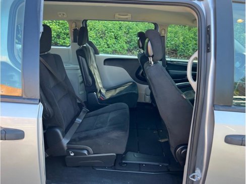Used 2016 Dodge Grand Caravan American Value Package w/ UConnect Hands-Free Group image 16