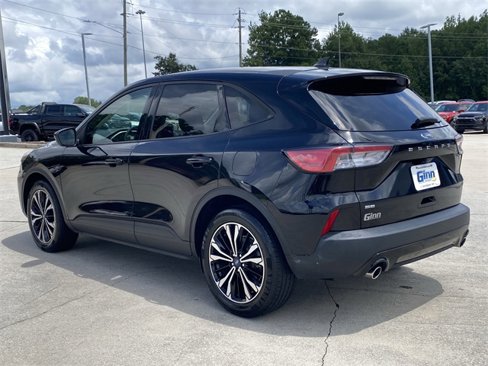 Used 2022 Ford Escape SE w/ SE Sport Appearance Package image 3