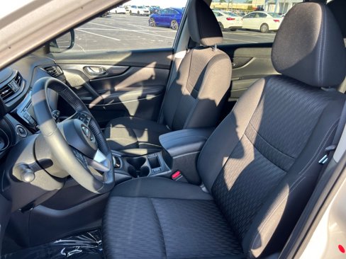 Used 2018 Nissan Rogue SV w/ Premium Package image 34