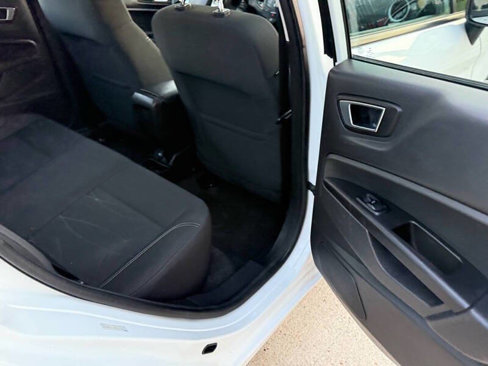 Used 2016 Ford Fiesta SE image 22