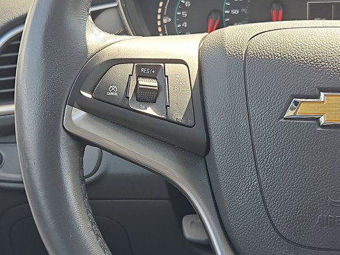 Used 2022 Chevrolet Trax LT w/ LT Convenience Package image 27