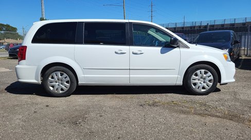 Used 2017 Dodge Grand Caravan SE w/ UConnect Hands-Free Group image 7
