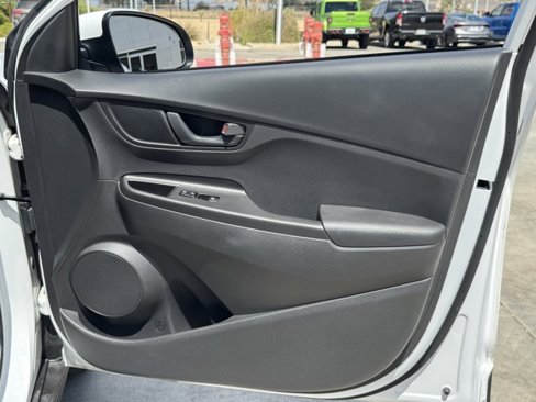 Used 2022 Hyundai Kona SEL image 29