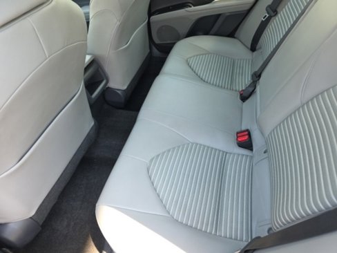 Used 2018 Toyota Camry SE image 11