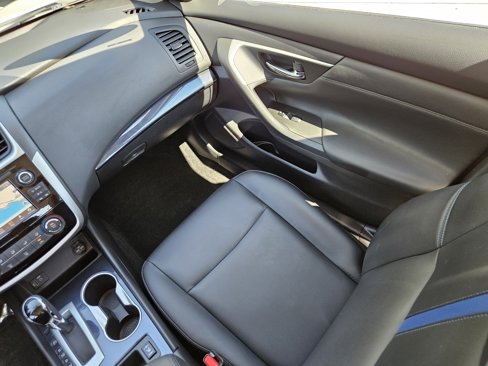 Used 2018 Nissan Altima 2.5 SR w/ SR Midnight Edition image 17