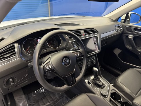 Used 2021 Volkswagen Tiguan SE image 11