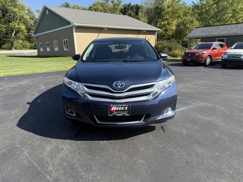 Used 2015 Toyota Venza LE image 2