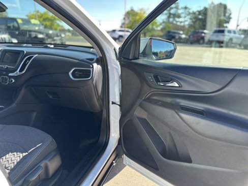 Used 2023 Chevrolet Equinox LT w/ Driver Convenience Package image 9