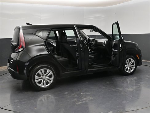 Used 2023 Kia Soul LX image 31