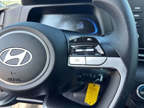 Certified 2025 Hyundai Elantra SE image 18