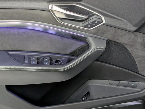 Used 2019 Audi e-tron Prestige w/ Prestige Package image 14