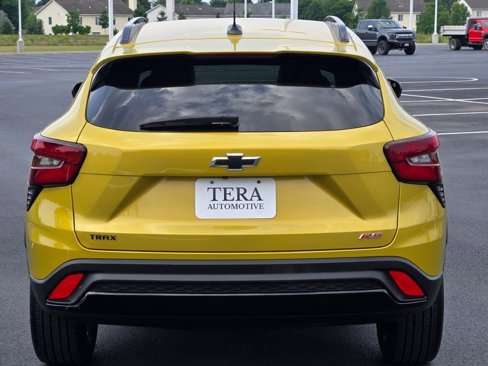 Used 2024 Chevrolet Trax RS w/ Sunroof Package image 11