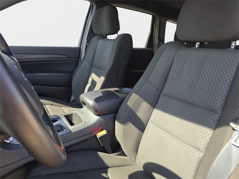 Used 2021 Jeep Grand Cherokee Laredo image 17