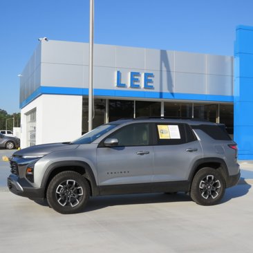 Used 2025 Chevrolet Equinox ACTIV w/ Safety and Technology Package image 2