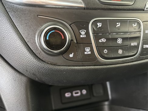 Used 2020 Chevrolet Equinox LT image 30
