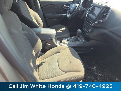 Used 2020 Jeep Cherokee Latitude w/ Cold Weather Group image 17