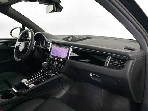 Certified 2024 Porsche Macan image 31
