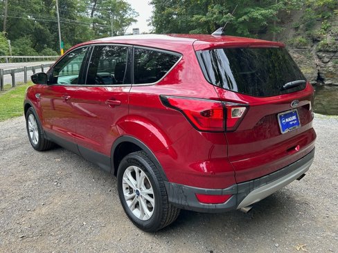 Used 2019 Ford Escape SE image 3