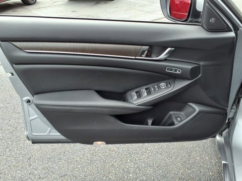 Used 2019 Honda Accord Touring image 9