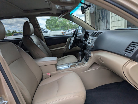 Used 2011 Toyota Highlander 2WD image 19
