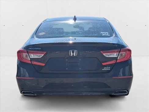 Used 2018 Honda Accord Touring image 6