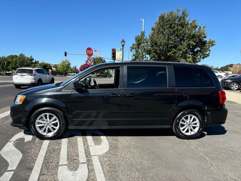 Used 2016 Dodge Grand Caravan SXT image 1