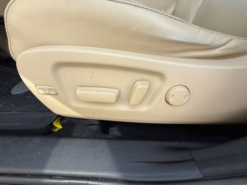 Used 2016 Toyota Highlander XLE image 16