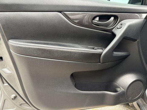 Used 2020 Nissan Rogue S image 8