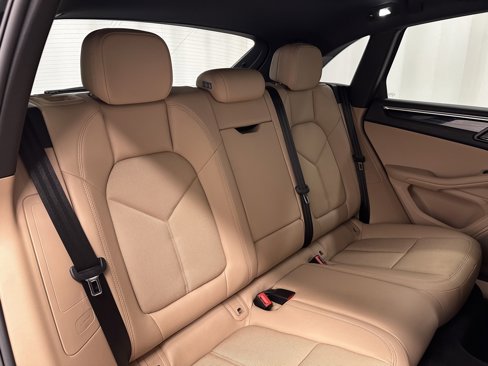 Used 2022 Porsche Macan image 22