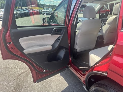 Used 2017 Subaru Forester 2.5i Premium w/ All-Weather Package image 31