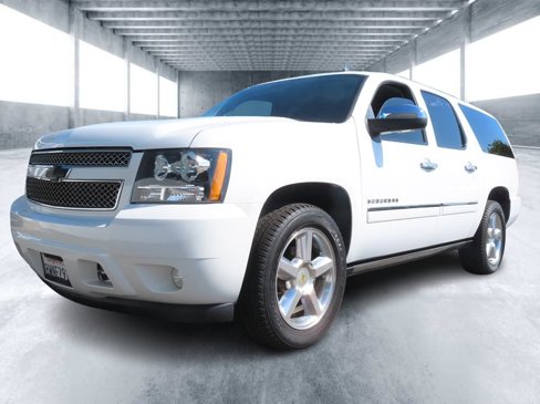 Used 2013 Chevrolet Suburban LTZ image 3