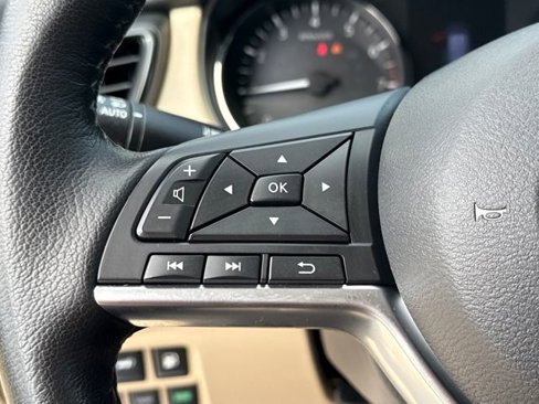 Used 2020 Nissan Rogue SV w/ Premium Package image 34