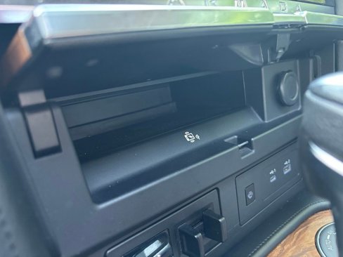 Used 2021 Nissan Armada SL w/ Captain's Chairs Package image 31