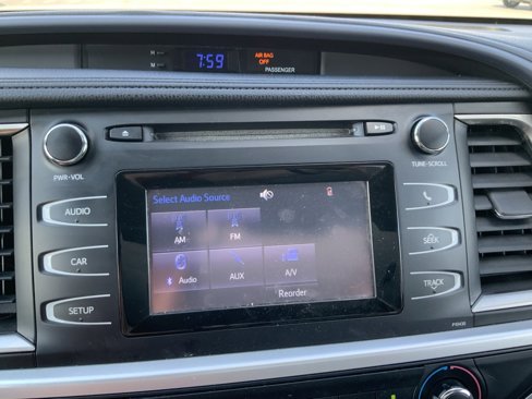 Used 2014 Toyota Highlander LE image 32