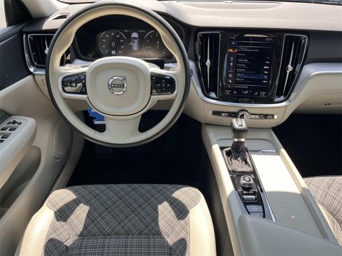 Used 2020 Volvo V60 T5 Momentum image 14